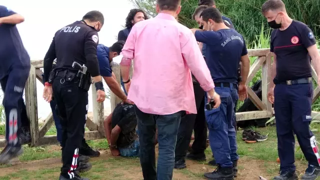 Uçurumun kıyısında eline aldığı sazla bekleyen genç polise 5 saat ecel teri döktürdü Uçurumun kıyısında eline aldığı sazla bekleyen genç polise 5 saat ecel teri döktürdü
