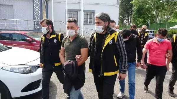 Bursa'da komşuların güvercin pazarlığı kanlı bitti, 1 ağır yaralı (2) Bursa'da komşuların güvercin pazarlığı kanlı bitti, 1 ağır yaralı (2)