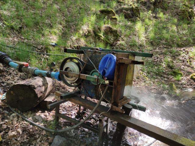 Hurda malzemelerden mini santral yapan kardeşler, kendi elektriklerini üretmeye başladı