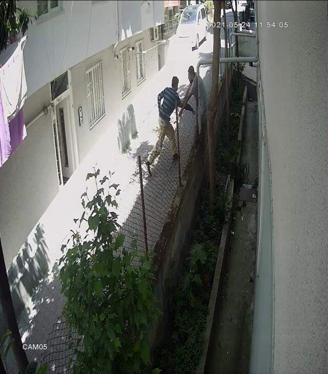 İki arkadaş arasındaki bıçaklı kavgaya cesur kadından saksılı müdahale