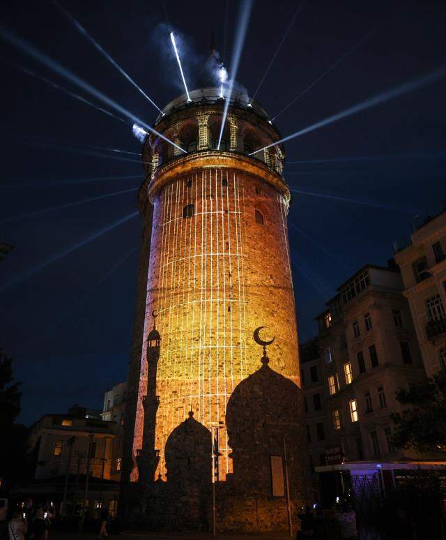 İstanbul'un fethinin 568. yıl dönümü görsel şölenle kutlandı