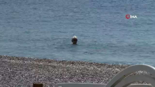 Konyaaltı Sahili normalleşme öncesi son kez turistlere kaldı Konyaaltı Sahili normalleşme öncesi son kez turistlere kaldı