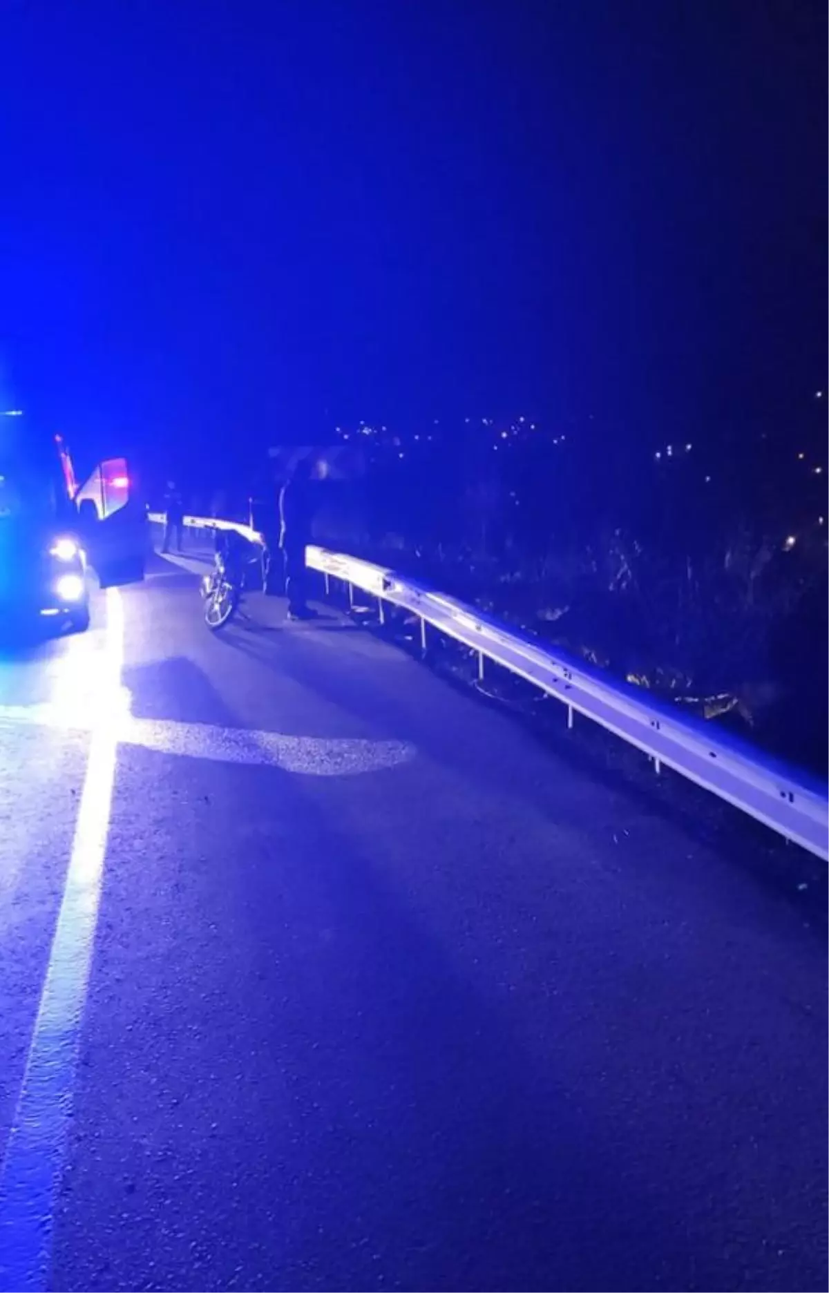 Son dakika haber: Motosiklet bariyere çarptı: 1 ölü, 1 yaralı