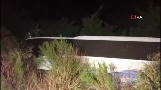 Niğde'de yolcu otobüsü devrildi: 1 ölü, 10 yaralı Niğde'de yolcu otobüsü devrildi: 1 ölü, 10 yaralı