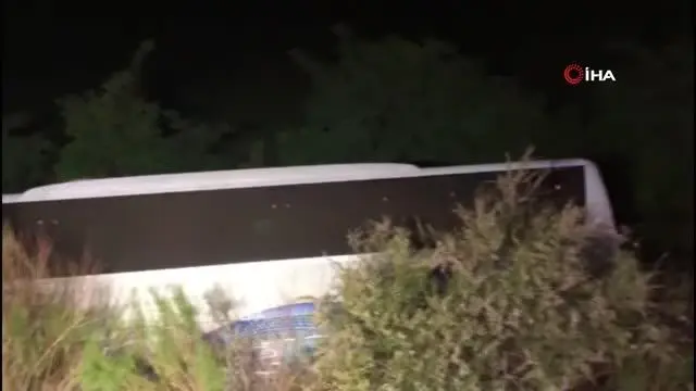 Niğde'de yolcu otobüsü devrildi: 1 ölü, 10 yaralı Niğde'de yolcu otobüsü devrildi: 1 ölü, 10 yaralı