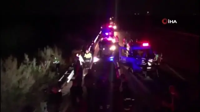 Niğde'de yolcu otobüsü devrildi: 1 ölü, 10 yaralı Niğde'de yolcu otobüsü devrildi: 1 ölü, 10 yaralı