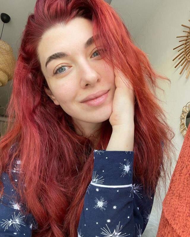 Oyuncu Aslıhan Güner, yeni projesi için kızıl saçlarını boyattı
