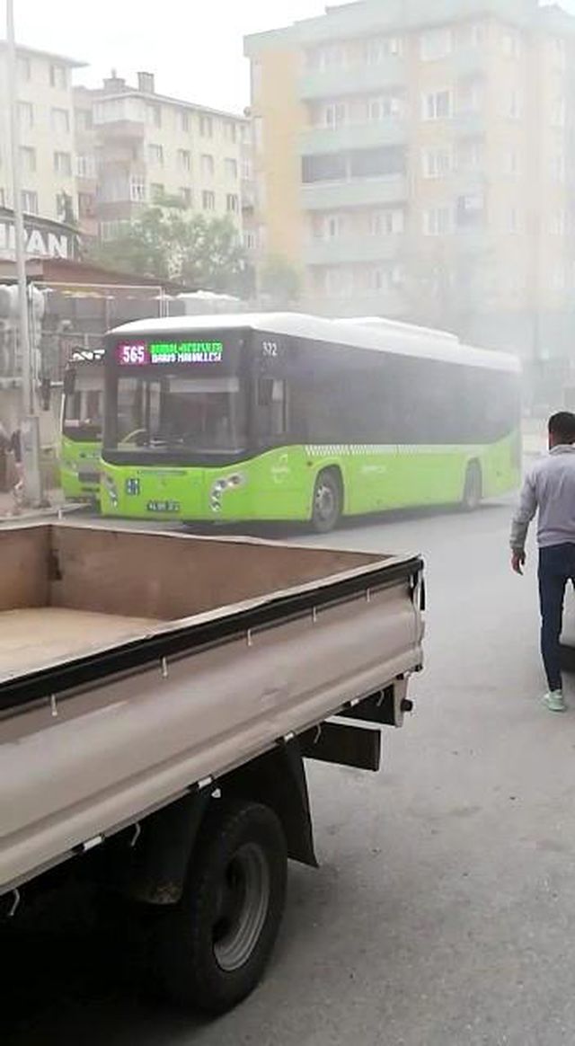 seyir halindeki belediye otobusunde korkutan 12 14165437 o