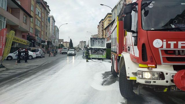 seyir halindeki belediye otobusunde korkutan 3 14165437 o