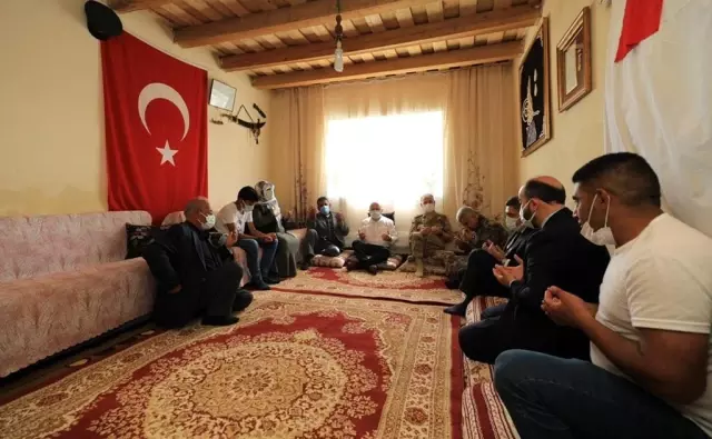 Vali Varol'dan şehit ailelerine ziyaret Vali Varol'dan şehit ailelerine ziyaret