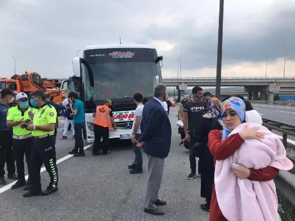 Yolcu otobüsleri çarpıştı: 8 yaralı Yolcu otobüsleri çarpıştı: 8 yaralı
