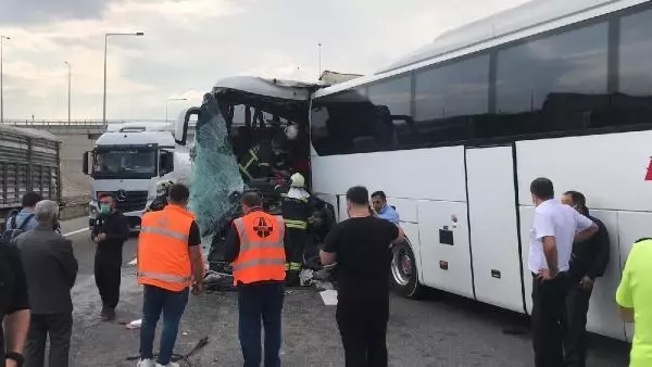 Yolcu otobüsleri çarpıştı: 8 yaralı Yolcu otobüsleri çarpıştı: 8 yaralı