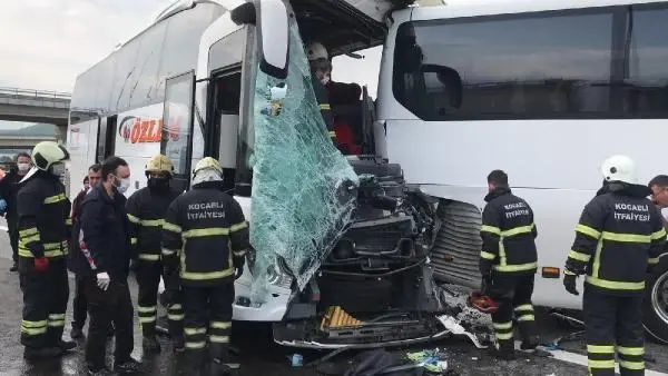 Yolcu otobüsleri çarpıştı: 8 yaralı Yolcu otobüsleri çarpıştı: 8 yaralı
