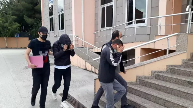 500 uyuşturucu hapla yakalanan 2 kişi tutuklandı 500 uyuşturucu hapla yakalanan 2 kişi tutuklandı