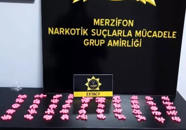 500 uyuşturucu hapla yakalanan 2 kişi tutuklandı 500 uyuşturucu hapla yakalanan 2 kişi tutuklandı