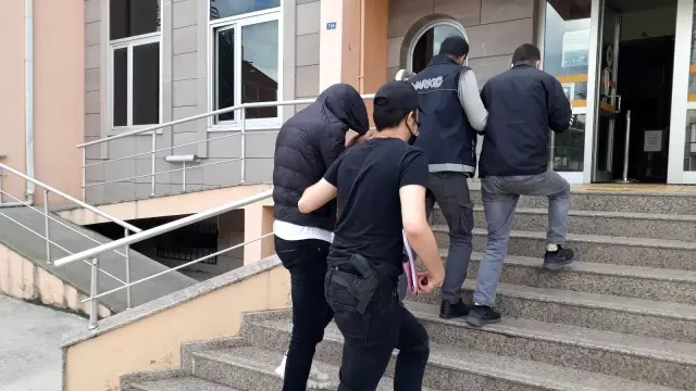 500 uyuşturucu hapla yakalanan 2 kişi tutuklandı 500 uyuşturucu hapla yakalanan 2 kişi tutuklandı