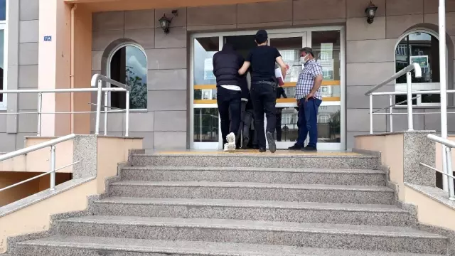 500 uyuşturucu hapla yakalanan 2 kişi tutuklandı 500 uyuşturucu hapla yakalanan 2 kişi tutuklandı