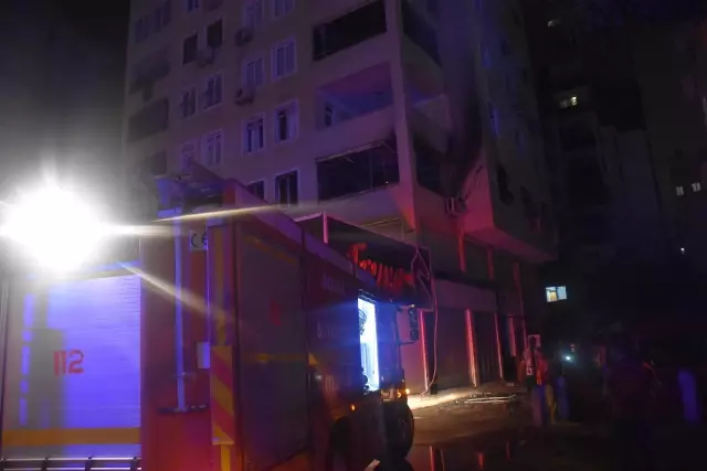 Evde çıkan yangında 1 kişi hayatını kaybetti, 3 kişi yaralandı Evde çıkan yangında 1 kişi hayatını kaybetti, 3 kişi yaralandı