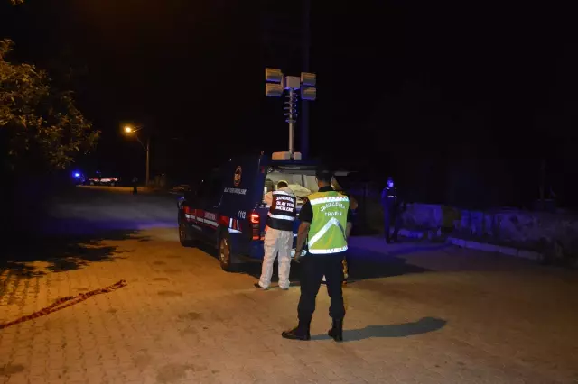 AFYONKARAHİSAR - İki aile arasında çıkan silahlı kavgada 6 kişi yaralandı AFYONKARAHİSAR - İki aile arasında çıkan silahlı kavgada 6 kişi yaralandı