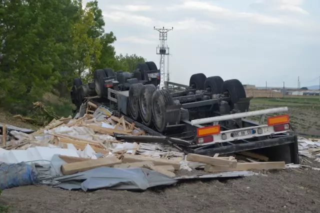 Son dakika! Afyonkarahisar'da mermer yüklü tır devrildi: 1 ölü, 1 yaralı Son dakika! Afyonkarahisar'da mermer yüklü tır devrildi: 1 ölü, 1 yaralı