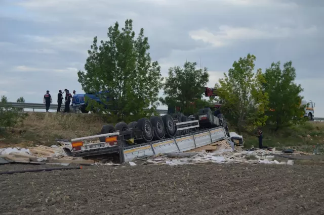 Son dakika! Afyonkarahisar'da mermer yüklü tır devrildi: 1 ölü, 1 yaralı Son dakika! Afyonkarahisar'da mermer yüklü tır devrildi: 1 ölü, 1 yaralı