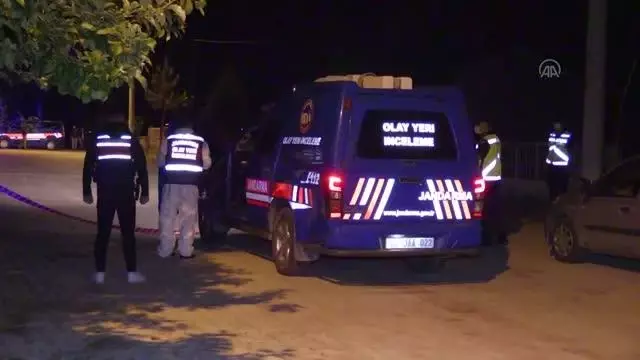 AFYONKARAHİSAR - İki aile arasında çıkan silahlı kavgada 6 kişi yaralandı AFYONKARAHİSAR - İki aile arasında çıkan silahlı kavgada 6 kişi yaralandı