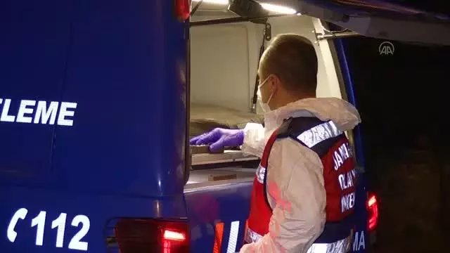 AFYONKARAHİSAR - İki aile arasında çıkan silahlı kavgada 6 kişi yaralandı AFYONKARAHİSAR - İki aile arasında çıkan silahlı kavgada 6 kişi yaralandı