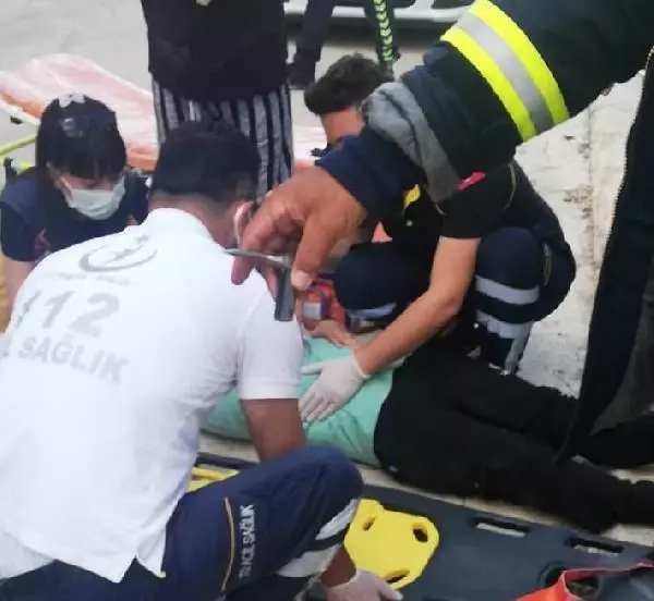 Bisikletin pedalındaki metal, Mustafa'nın karnına saplandı Bisikletin pedalındaki metal, Mustafa'nın karnına saplandı