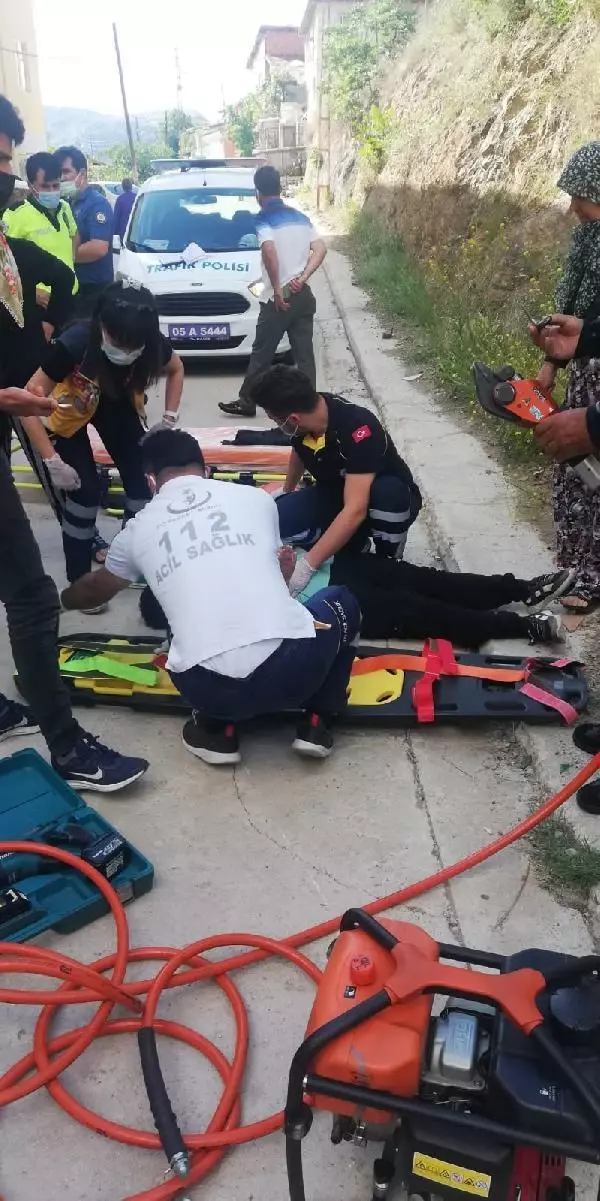 Bisikletin pedalındaki metal, Mustafa'nın karnına saplandı Bisikletin pedalındaki metal, Mustafa'nın karnına saplandı