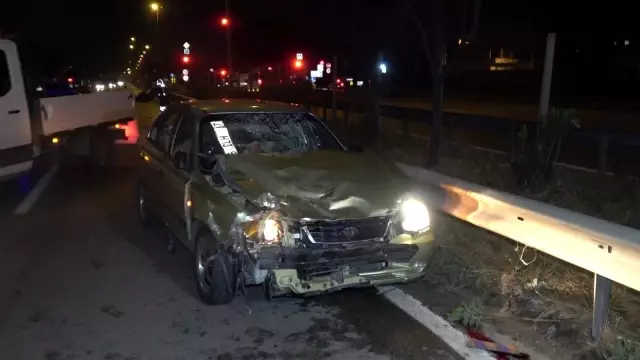 Son dakika haber | Boş yolda kırmızı ışık ihlali yapan motosikletli kazaya neden oldu: 1'i ağır 3 yaralı Son dakika haber | Boş yolda kırmızı ışık ihlali yapan motosikletli kazaya neden oldu: 1'i ağır 3 yaralı