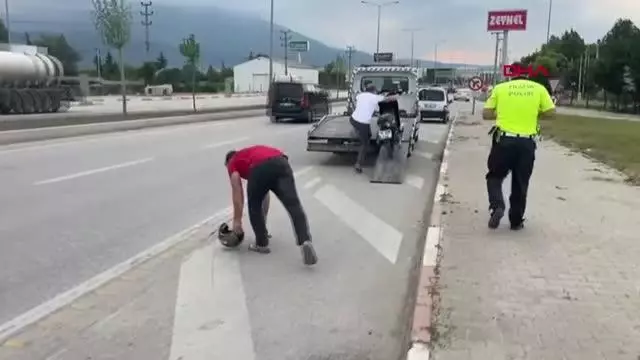 BURSA DEVRİLEN MOTOSİKLETTEKİ ANNE VE OĞLU, METRELERCE SÜRÜKLENDİ BURSA DEVRİLEN MOTOSİKLETTEKİ ANNE VE OĞLU, METRELERCE SÜRÜKLENDİ