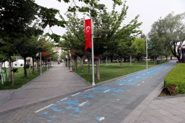 Samsun ve çevre illerde sokağa çıkma kısıtlaması nedeniyle sessizlik hakim Samsun ve çevre illerde sokağa çıkma kısıtlaması nedeniyle sessizlik hakim