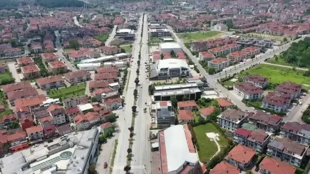 (DRONE) - Cadde ve sokaklarda sessizlik hakim (DRONE) - Cadde ve sokaklarda sessizlik hakim