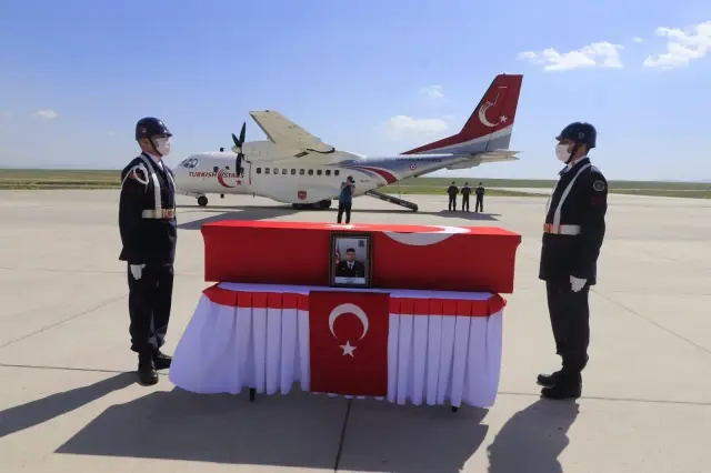 Son dakika! ŞEHİT UZMAN ÇAVUŞ İÇİN AĞRI'DA TÖREN Son dakika! ŞEHİT UZMAN ÇAVUŞ İÇİN AĞRI'DA TÖREN