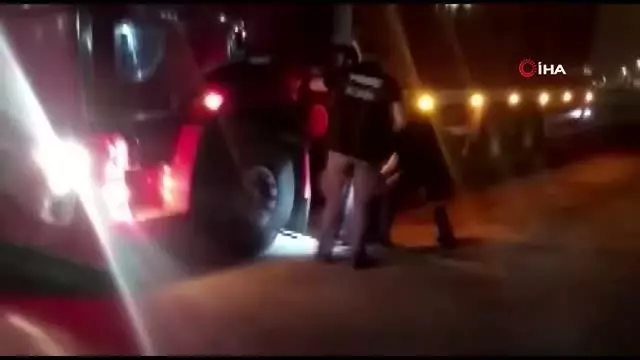 Ev eşyası yüklü kamyondan 175 kilo 500 gram esrar çıktı Ev eşyası yüklü kamyondan 175 kilo 500 gram esrar çıktı