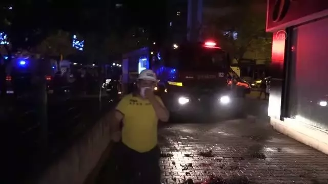 Evde çıkan yangında 1 kişi hayatını kaybetti, 3 kişi yaralandı Evde çıkan yangında 1 kişi hayatını kaybetti, 3 kişi yaralandı