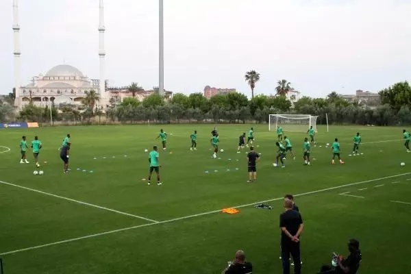 Gine Milli Futbol Takımı, Türkiye maçının hazırlıklarını tamamladı Gine Milli Futbol Takımı, Türkiye maçının hazırlıklarını tamamladı