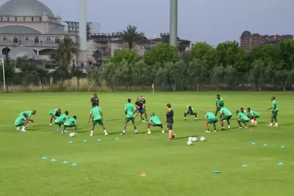 Gine Milli Futbol Takımı, Türkiye maçının hazırlıklarını tamamladı Gine Milli Futbol Takımı, Türkiye maçının hazırlıklarını tamamladı