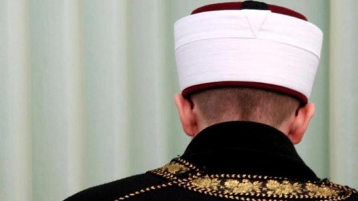 İmamdan müezzine sabah namazı sonrası öldüresiye dayak! Kafasına 10 dikiş atıldı