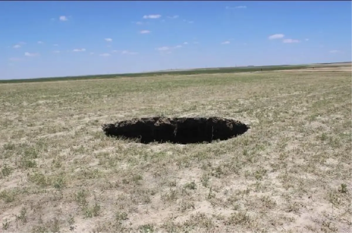 Karapınar'da 3 metre çapında, 65 metre derinliğinde obruk oluştu