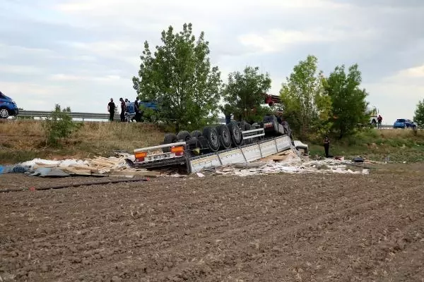 Son dakika haberi... AFYONKARAHİSAR MERMER YÜKLÜ TIR TARLAYA DEVRİLDİ, BABA ÖLDÜ, OĞLU AĞIR YARALI Son dakika haberi... AFYONKARAHİSAR MERMER YÜKLÜ TIR TARLAYA DEVRİLDİ, BABA ÖLDÜ, OĞLU AĞIR YARALI