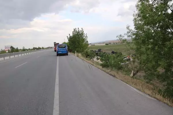Son dakika haberi... AFYONKARAHİSAR MERMER YÜKLÜ TIR TARLAYA DEVRİLDİ, BABA ÖLDÜ, OĞLU AĞIR YARALI Son dakika haberi... AFYONKARAHİSAR MERMER YÜKLÜ TIR TARLAYA DEVRİLDİ, BABA ÖLDÜ, OĞLU AĞIR YARALI