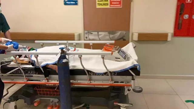 Motosiklet devrilerek sürüklendi; anne ve oğlu ağır yaralandı Motosiklet devrilerek sürüklendi; anne ve oğlu ağır yaralandı