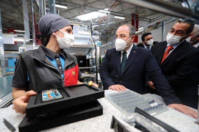 Müjdeyi Bakan Varank verdi! Arçelik ile güçlerini birleştiren teknoloji devi TCL, Türkiye'de telefon üretimine başladı Müjdeyi Bakan Varank verdi! Arçelik ile güçlerini birleştiren teknoloji devi TCL, Türkiye'de telefon üretimine başladı