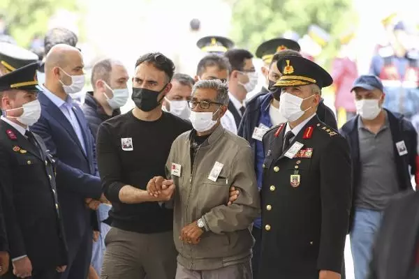 ŞEHİT EŞİNDEN YÜREK YAKAN HAYKIRIŞ ŞEHİT EŞİNDEN YÜREK YAKAN HAYKIRIŞ
