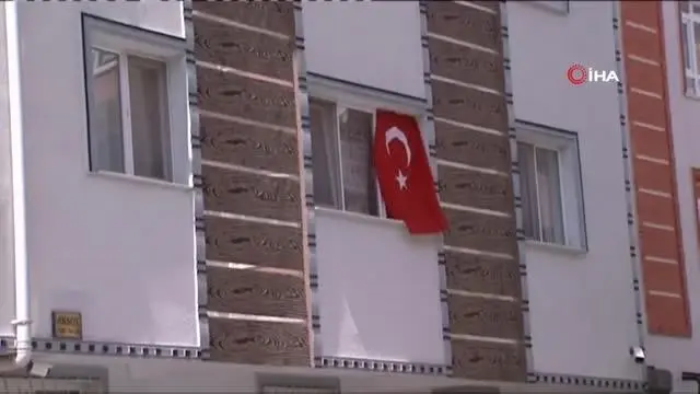 Şehit Hüseyin Keleş'in yaşadığı sokakta vatandaşlar şehit ailesini yalnız bırakmadı Şehit Hüseyin Keleş'in yaşadığı sokakta vatandaşlar şehit ailesini yalnız bırakmadı