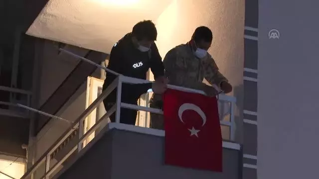 Şehit Jandarma Uzman Çavuş Hüseyin Keleş'in Ankara'daki ailesine acı haber verildi Şehit Jandarma Uzman Çavuş Hüseyin Keleş'in Ankara'daki ailesine acı haber verildi