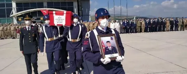 Son dakika! ŞEHİT UZMAN ÇAVUŞ İÇİN AĞRI'DA TÖREN Son dakika! ŞEHİT UZMAN ÇAVUŞ İÇİN AĞRI'DA TÖREN