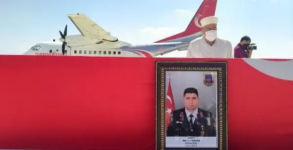 Son dakika! ŞEHİT UZMAN ÇAVUŞ İÇİN AĞRI'DA TÖREN Son dakika! ŞEHİT UZMAN ÇAVUŞ İÇİN AĞRI'DA TÖREN