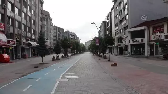 Samsun ve çevre illerde sokağa çıkma kısıtlaması nedeniyle sessizlik hakim Samsun ve çevre illerde sokağa çıkma kısıtlaması nedeniyle sessizlik hakim